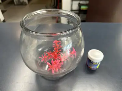 Fish bowl and food Nice shape, has been cleaned and washed Food almost full Pickup in Aspen Landing...