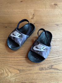 Toddler Nike Slider sandals with straps Size 8C
