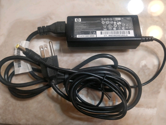 HP 402018-001 18.5V 3.5A 65W Power Adapter in Laptop Accessories in Hamilton