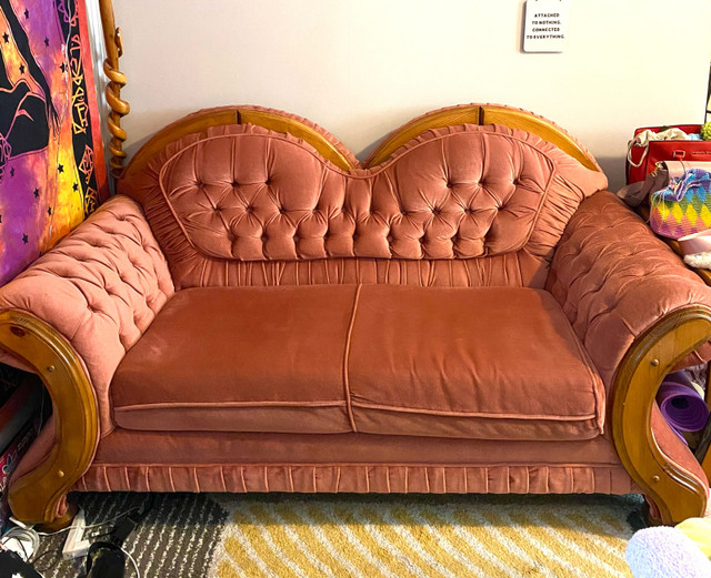 Pink Vintage Victorian Sofa in Couches & Futons in Burnaby/New Westminster - Image 2