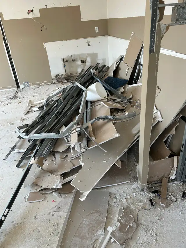 Demolition and Junk Removal in Other in Kitchener / Waterloo - Image 4