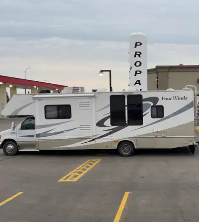 2007 Four Winns Motorhome – $38,000 OBO Priced to move as we now have a Cabin. Hit the road in comfo...