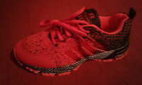 Keep running lightweight red shoes