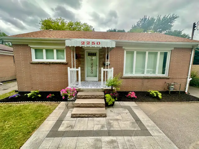 ***Gorgeous 3-Bed, 1-Bath, Main Floor House, new Reno’s in Long Term Rentals in City of Toronto - Image 2