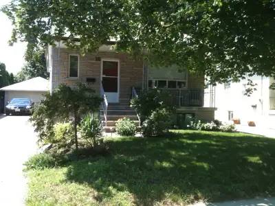 Etobicoke-Furnished room/laundry