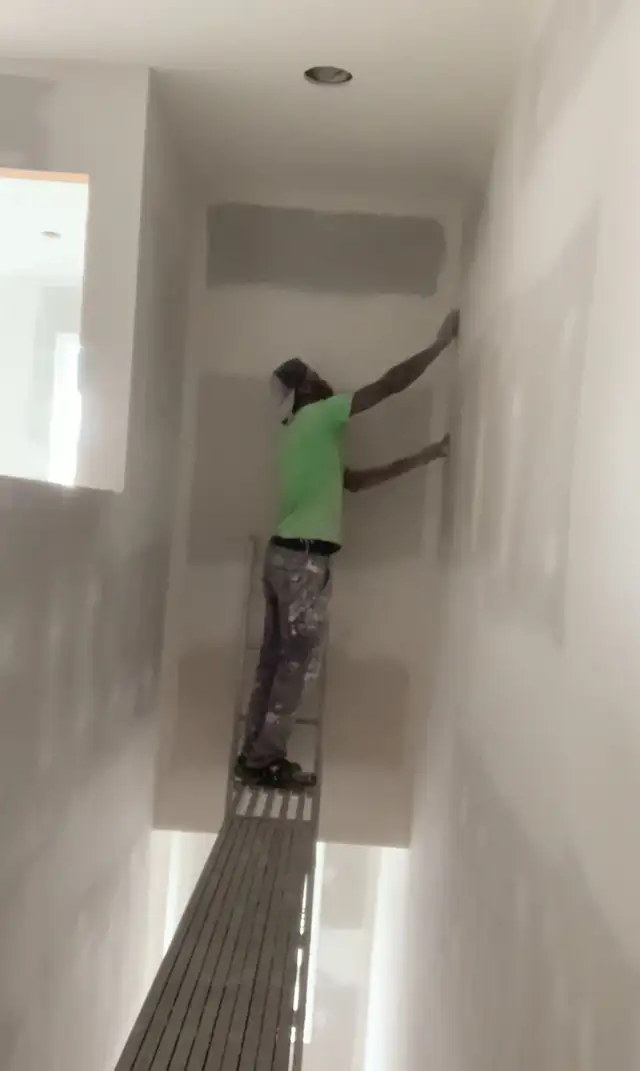 professional painter518518802199367682