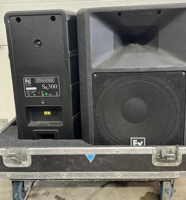 Pair EV Sx300E 12” two way 300 watt speakers Good condition in Pro Audio & Recording Equipment in London - Image 7