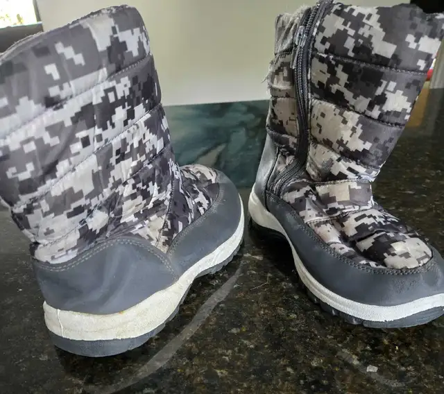 Girls Shoes & Boots Sizes 3-4 in Kids & Youth in Gatineau - Image 7