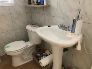 Pedestal sink and leg / Lavabo sur colonne $40, View more