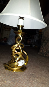15 INCH TALL TABLE LAMP