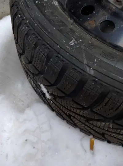 2 brandnew rims 2 rims 4 Tires are good condition size 206 ,- 165 or 166