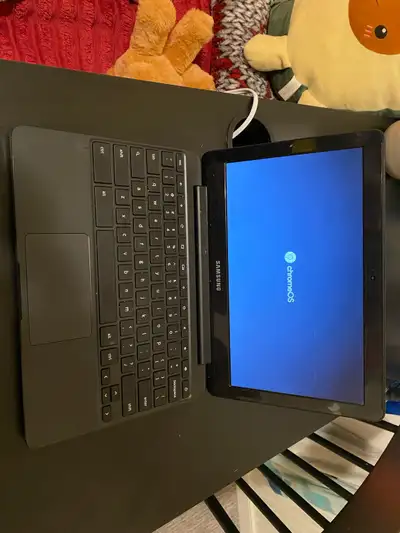 Samsung Chromebook X500C Comes With Charger, Black, View more