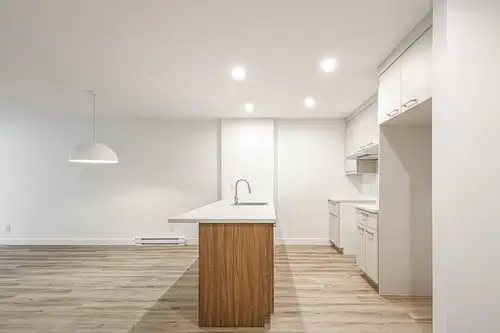 DISPONIBLE DÈS MAINTENANT 1er, 2e et 3e étage – 2062 rue de la Visitation, Saint-Charles-Borromée Pl...