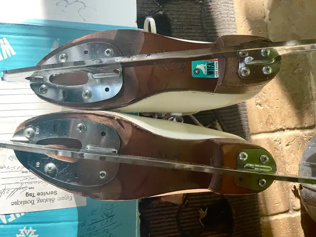 WIFI  WOMENS 7.5A SIZE FIGURE SKATES ~ CLUB 2000 MK in Skates & Blades in City of Toronto - Image 7