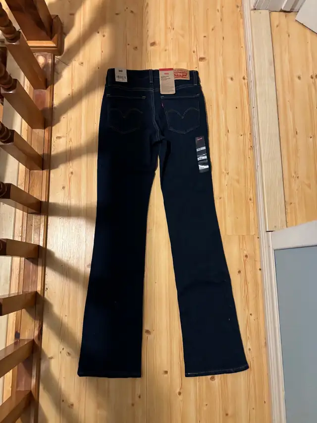 Levis Jeans in Women's - Bottoms in Owen Sound - Image 3