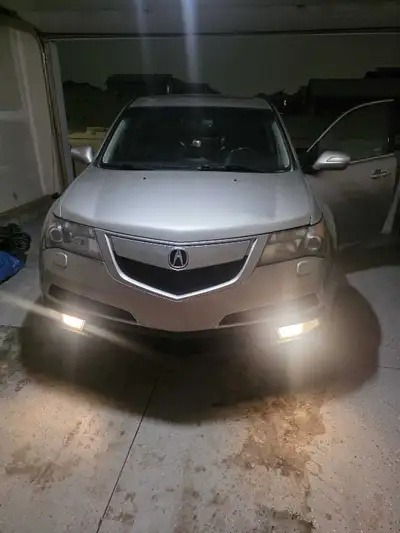 2012 acura MDX AWD fully loaded witg heated leather seats from the front and back seats, sunroof, ba...