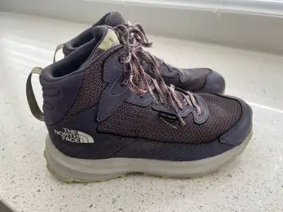 The North Face Fastpack Youth Hiking Boot Size 4 Very good condition 30.00