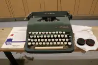 1956 Underwood Leader Portable Typewriter w/ Manual and Ribbon