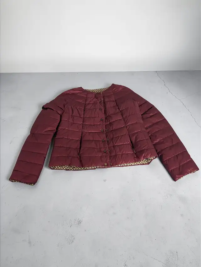WEEKEND MAX MARA REVERSIBLE PUFFER JACKET US 2 in Women's - Tops & Outerwear in City of Toronto - Image 2