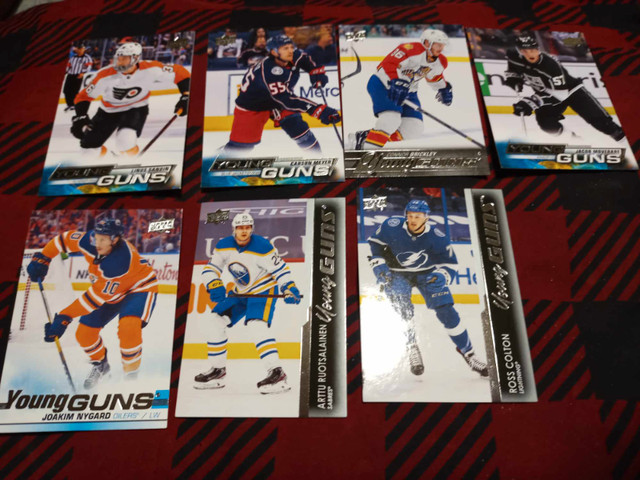 Bunch of hockey cards in Arts & Collectibles in Oshawa / Durham Region - Image 2