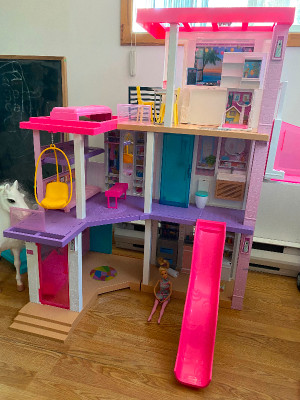 Maison De Barbie Avec Ascenseur | Achetez ou vendez des jeux et jouets dans  Québec | Petites annonces de Kijiji