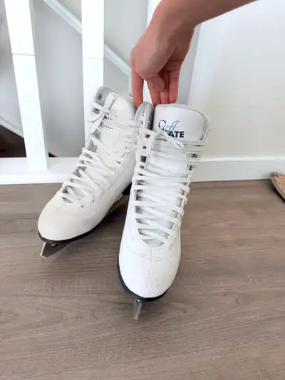 Women's Ice Skates – Size 8, View more