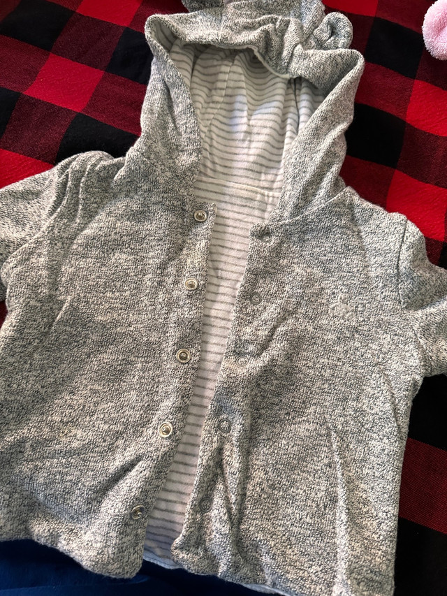 Infant button up sweater and jeans 6-12 months $15 in Clothing - 6-9 Months in Mississauga / Peel Region - Image 2
