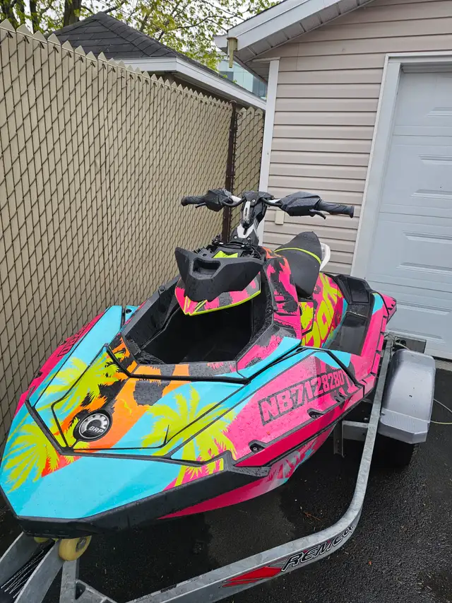 2020 SEA-DOO SPARK TRIXX 2up **seulement 79 heures** in Personal Watercraft in Lévis - Image 2