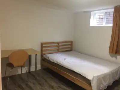 Private Room Steps Away from UTSC and Centennial College
