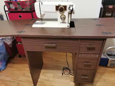 Machine à coudre avec meuble, View more