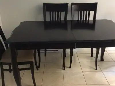 Table and 6 chairs in very good condition Table 39”wide by 59”long and extension of 20” Chairs seats...