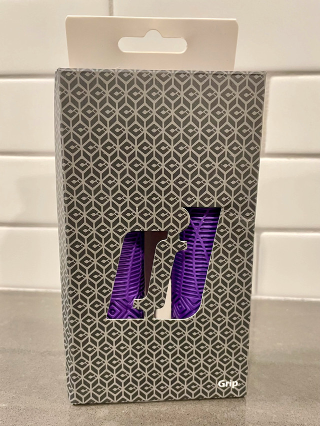 Lock-On Bike Grip Purple in Frames & Parts in Mississauga / Peel Region - Image 4