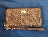 Michael Kors zip wallet 