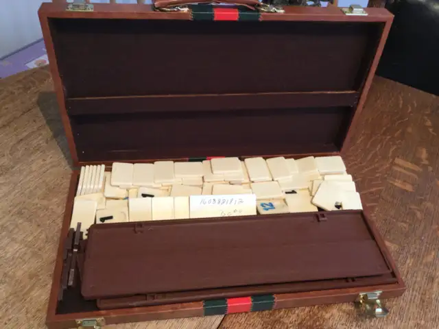 Vintage jeux  Rummy -Rummoli - Jok R ummy - et tuiles Rummy in Toys & Games in Laval / North Shore - Image 7