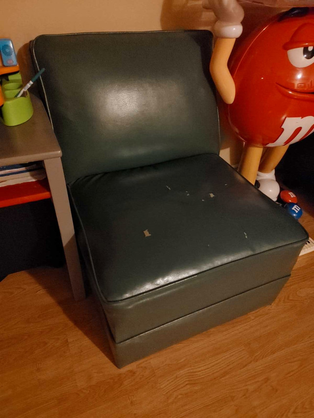 Cool old vinyl chair in Free Stuff in Chatham-Kent