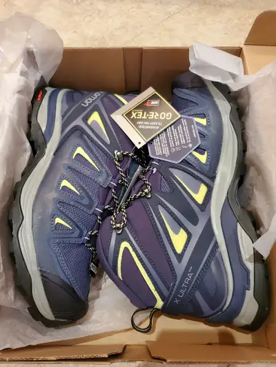 BNWT Salomon ULTRA 3  Goretex Mid size womens hikers, View more
