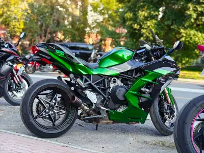 Selling my 2018 Ninja H2sx SE Only 14500km and still riding it so it will increase. 2 owners New tir...