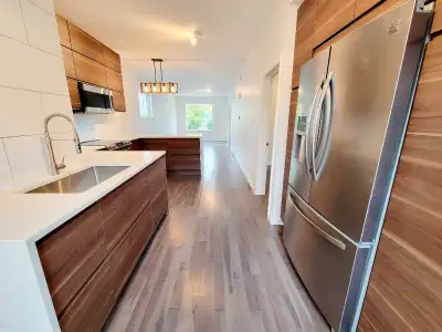 5 bed 2 bath renovated home in Crestview Westwood  glendale