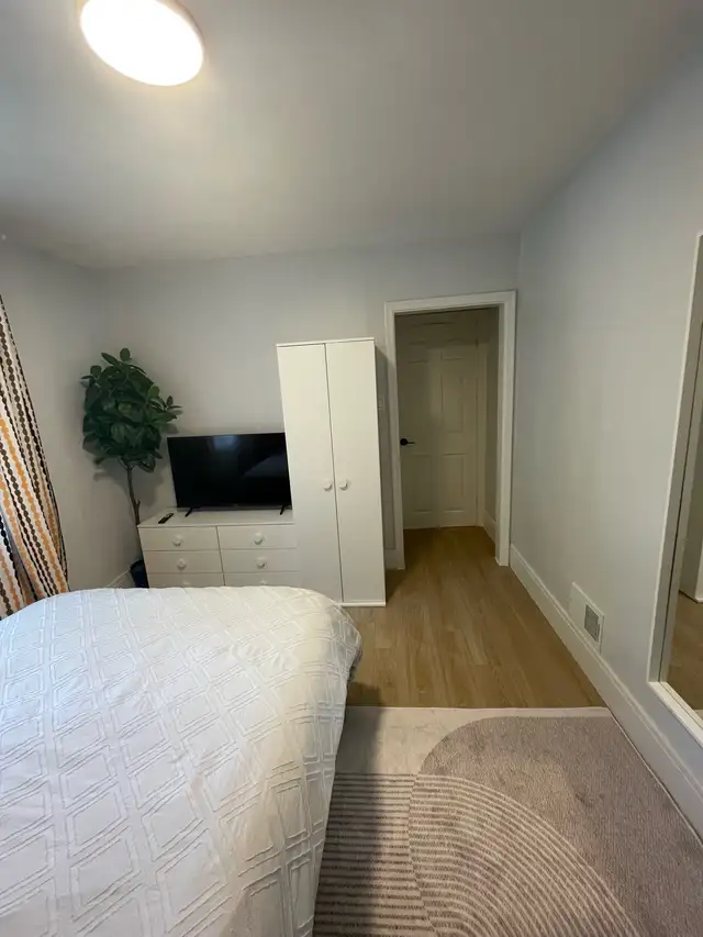 Furnished private room for rent in Room Rentals & Roommates in City of Toronto - Image 4