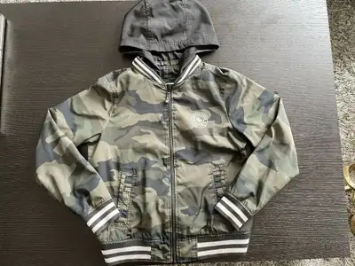 Kid's light Jacket with removable hoodie, size 13/14, View more