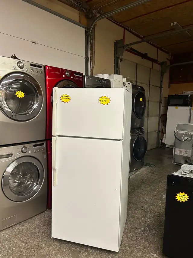 GE 28”  Refrigerator for Sale. in Refrigerators in Kitchener / Waterloo - Image 6