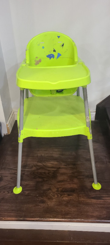 Child high chair with table in Feeding & High Chairs in Markham / York Region - Image 2