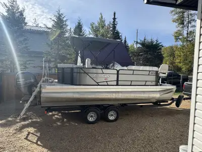 2018 20’ Sweetwater by Godfrey 90hp Yamaha with 118hrs Newer batteries Brand new custom snap on cove...