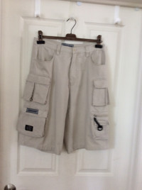 Men’s Khaki shorts NEW Sz 32  LONGER style Many pockets Sz 32