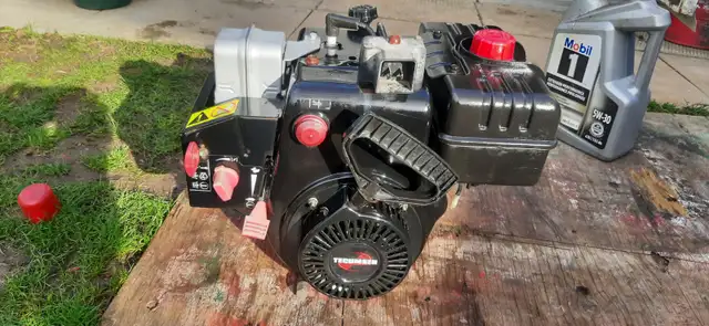 Snowblower engine tecumseh 9hp like new in Snowblowers in Oakville / Halton Region - Image 4