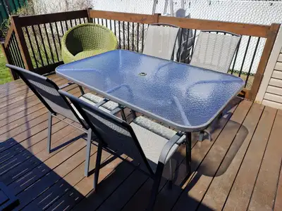 Vds table + 4 chaises mobilier de jardin état correct, View more