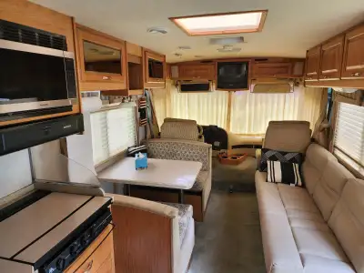 Excellent RV motorhome. Engine is in perfect condition. Lots of jobs done on body and appliances. Cl...