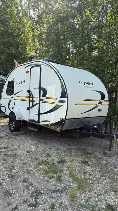2013 Forest River Rpod Travel Trailer. Roof Air, Bunks, Queen master bed. Sleeps 5-6. new tires, Bat...
