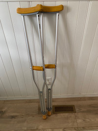Crutches medium size 