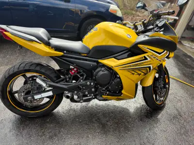 2009 Yamaha FZ6R all stock in mint shape with under 14,000kms. Never dropped mint shape.